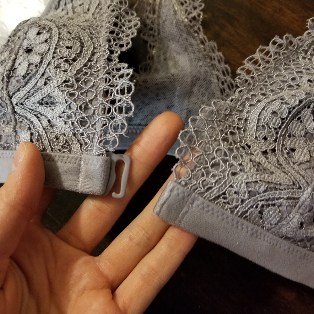 ⬇️ Victoria's Secret bralette - Picture 3 of 5